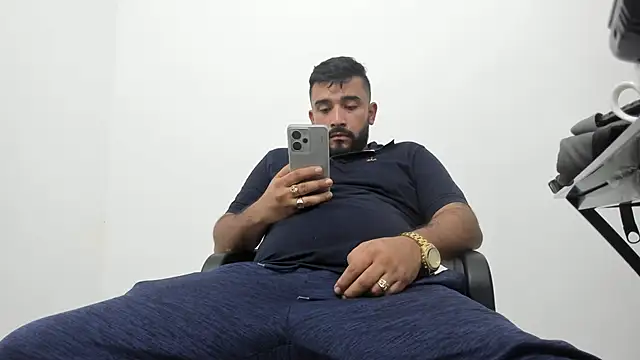 Snapshot of isearchcompany chatting on 10.26.25 isearchcompany online show from 10.26.25