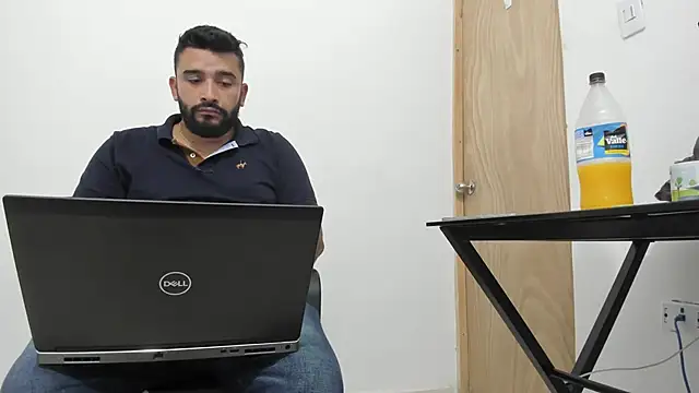 Snapshot of isearchcompany chatting on 10.31.25 isearchcompany online show from 10.31.25