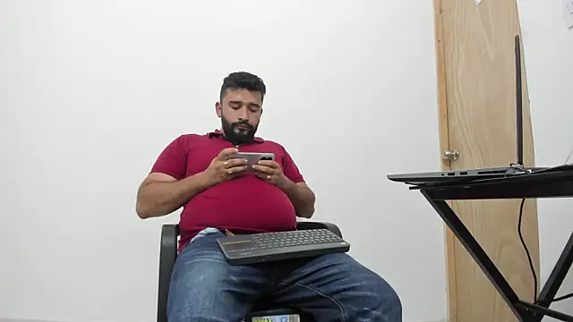 Snapshot of isearchcompany chatting on 11.02.25 isearchcompany online show from 11.02.25