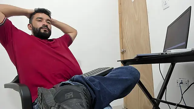 Snapshot of isearchcompany chatting on 11.06.25 isearchcompany online show from 11.06.25