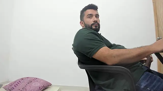 Snapshot of isearchcompany chatting on 11.08.25 isearchcompany online show from 11.08.25