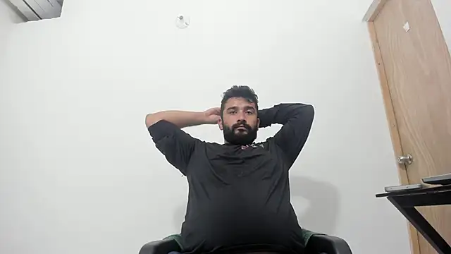 Snapshot of isearchcompany chatting on 11.24.25 isearchcompany online show from 11.24.25