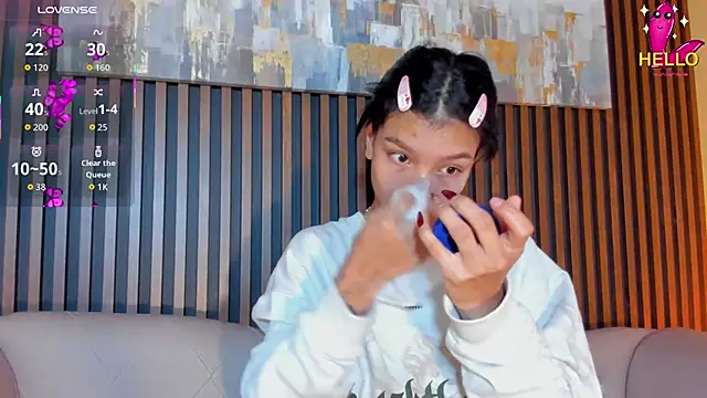 LauraAristizabal online show from 11.15.25