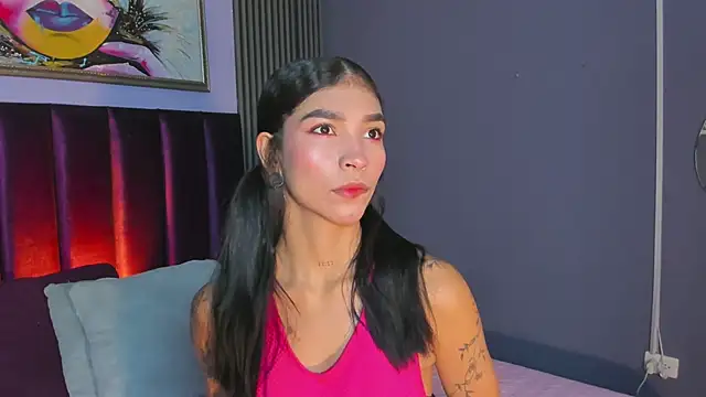 Snapshot of LauraAristizabal chatting on 06.18.26 LauraAristizabal online show from 06.18.26