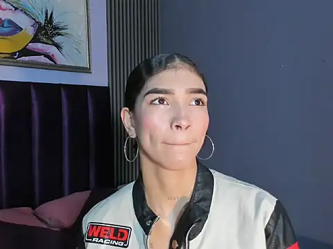 Snapshot of LauraAristizabal chatting on 06.19.26 LauraAristizabal online show from 06.19.26