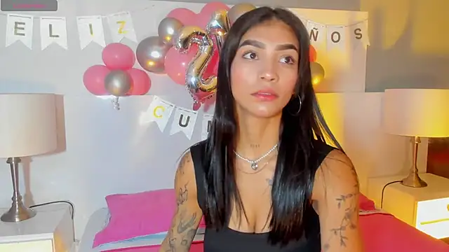 Snapshot of LauraAristizabal chatting on 06.24.26 LauraAristizabal online show from 06.24.26