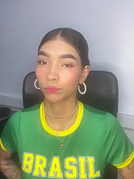 Snapshot of LauraAristizabal chatting on 07.18.26 LauraAristizabal online show from 07.18.26
