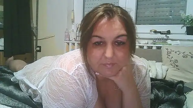 Snapshot of Mileva88 chatting on 10.13.25 Mileva88 online show from 10.13.25