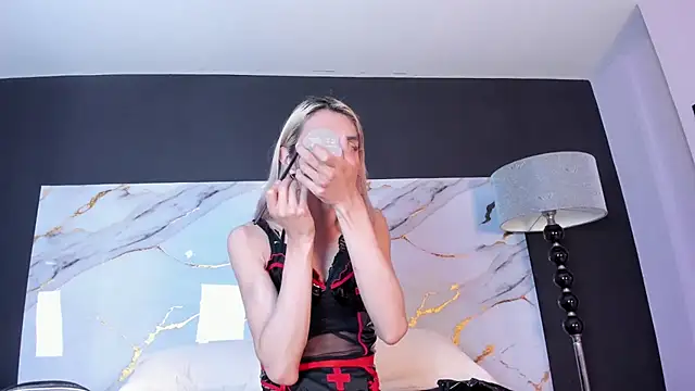 Victoria Badgal  online show from 02.25.25