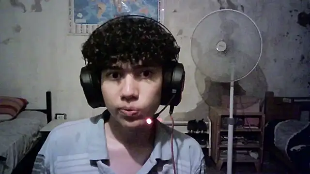 Snapshot of Emv2 chatting on 12.12.24 Emv2 online show from 12.12.24