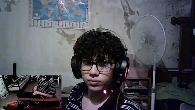 Snapshot of Emv2 chatting on 12.25.24 Emv2 online show from 12.25.24