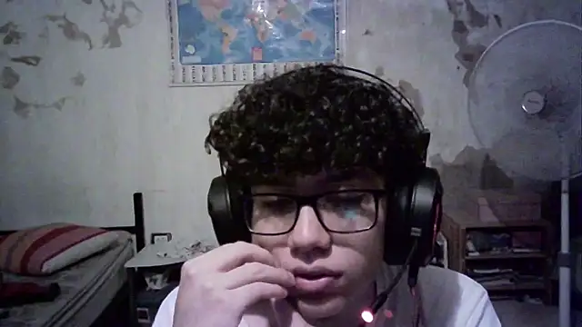 Snapshot of Emv2 chatting on 12.28.24 Emv2 online show from 12.28.24