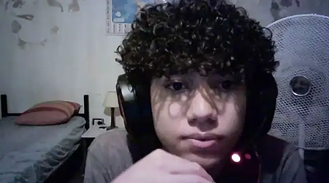 Snapshot of Emv2 chatting on 02.13.25 Emv2 online show from 02.13.25