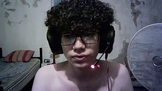 Snapshot of Emv2 chatting on 02.26.25 Emv2 online show from 02.26.25