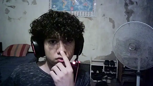 Snapshot of Emv2 chatting on 02.27.25 Emv2 online show from 02.27.25