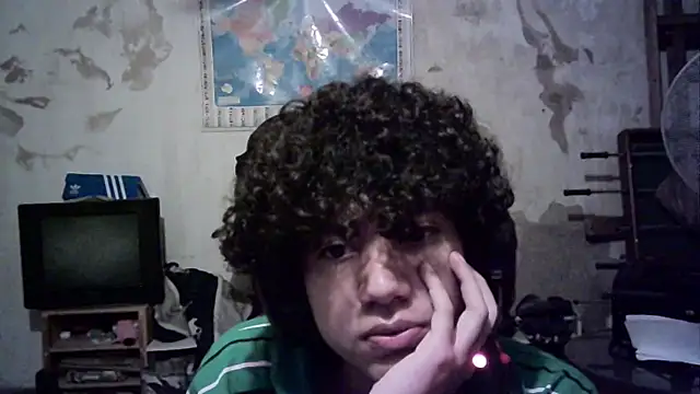 Snapshot of Emv2 chatting on 09.30.25 Emv2 online show from 09.30.25