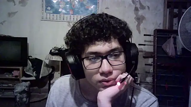 Snapshot of Emv2 chatting on 10.22.25 Emv2 online show from 10.22.25