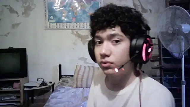 Snapshot of Emv2 chatting on 12.01.25 Emv2 online show from 12.01.25