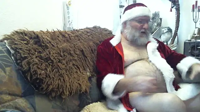 Snapshot of SexySantaC chatting on 12.15.24 SexySantaC online show from 12.15.24