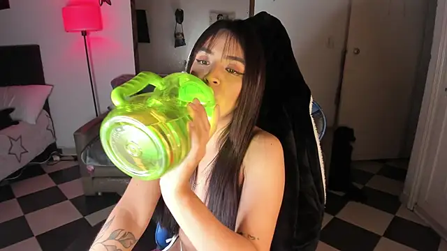 Miss Nicole online show from 03.08.25