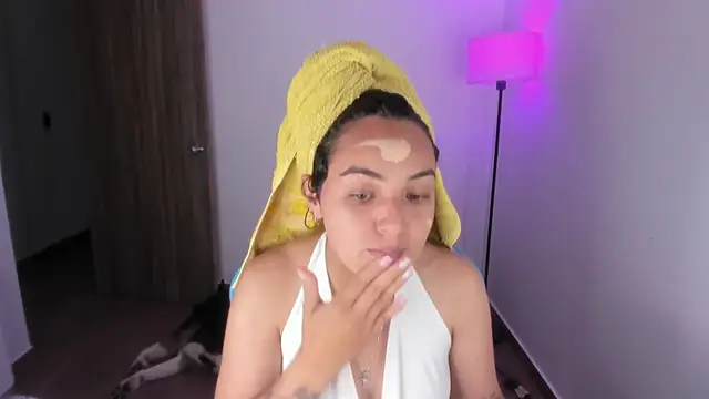 Miss Nicole online show from 12.14.25