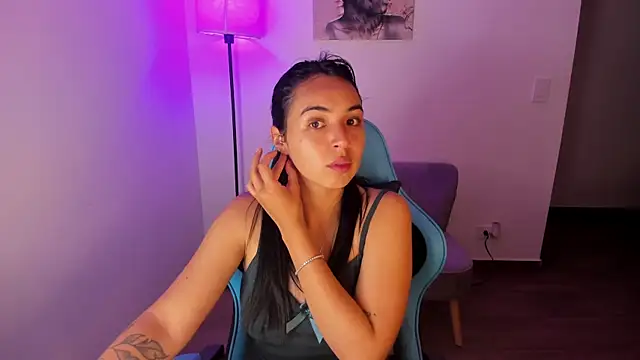 Miss Nicole online show from 04.11.26