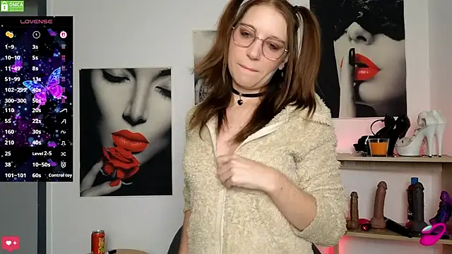 Snapshot of XLisaxx chatting on 11.19.25 XLisaxx online show from 11.19.25