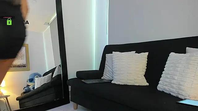 Snapshot of antonella_dom1 chatting on 04.22.26 antonella dom1 online show from 04.22.26