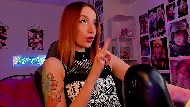 Snapshot of PrettyReckess chatting on 12.23.24 PrettyReckess online show from 12.23.24