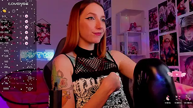 Snapshot of PrettyReckess chatting on 12.23.24 PrettyReckess online show from 12.23.24