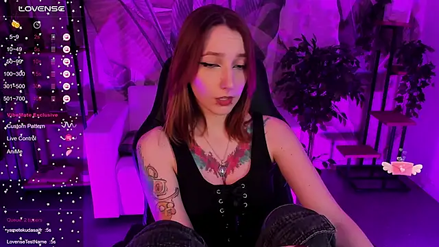 Snapshot of PrettyReckess chatting on 01.27.25 PrettyReckess online show from 01.27.25