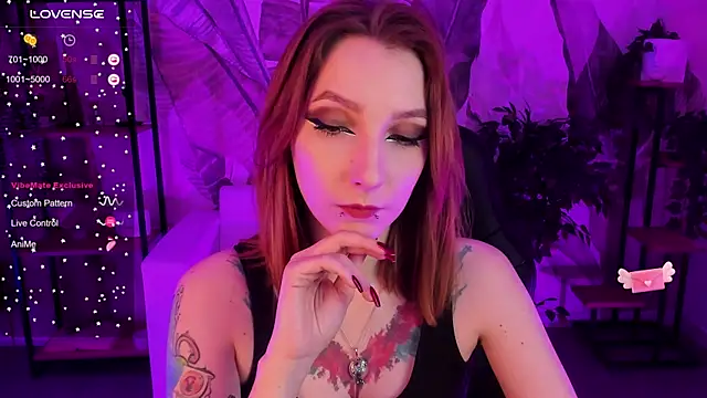 Snapshot of PrettyReckess chatting on 01.28.25 PrettyReckess online show from 01.28.25