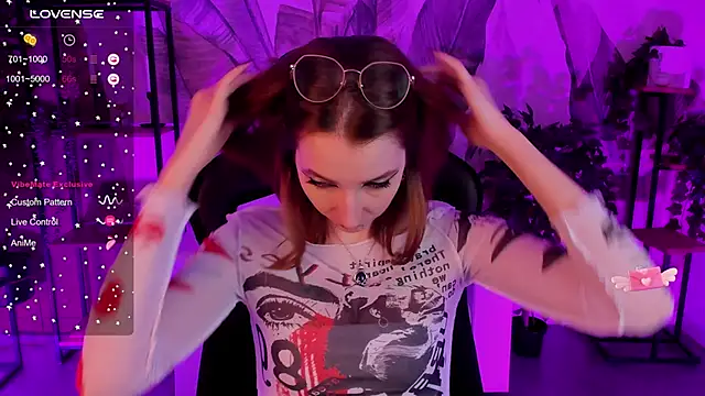 Snapshot of PrettyReckess chatting on 02.06.25 PrettyReckess online show from 02.06.25