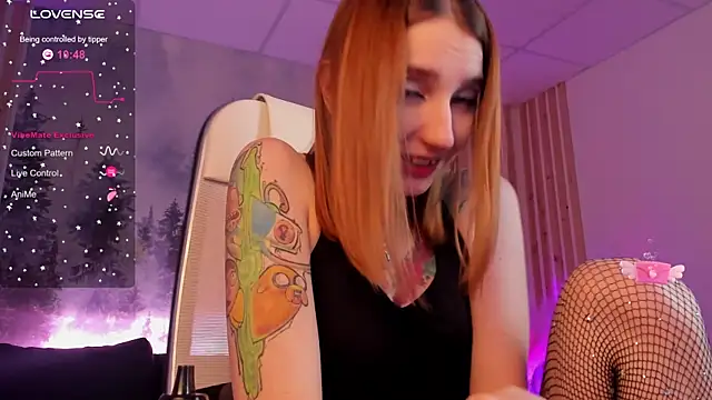 Snapshot of PrettyReckess chatting on 02.10.25 PrettyReckess online show from 02.10.25