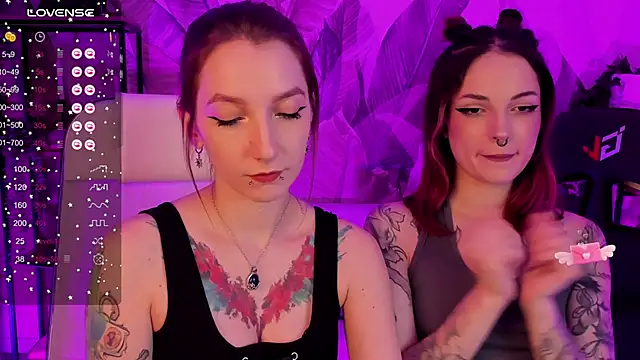 Snapshot of PrettyReckess chatting on 02.19.25 PrettyReckess online show from 02.19.25