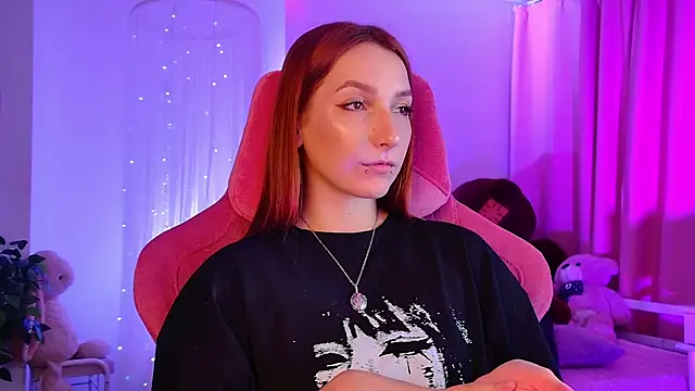 Snapshot of PrettyReckess chatting on 09.18.25 PrettyReckess online show from 09.18.25