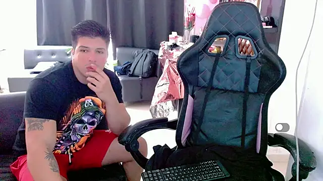 Snapshot of Karen_sex92 chatting on 03.14.25 Karen sex92 online show from 03.14.25