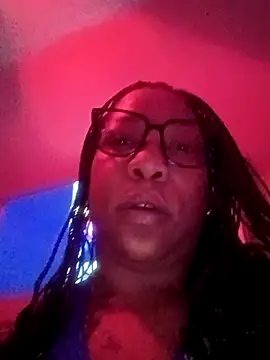 Snapshot of NookieNay chatting on 12.21.25 NookieNay online show from 12.21.25