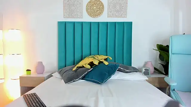 LiamCharlotte45 online show from 03.18.25