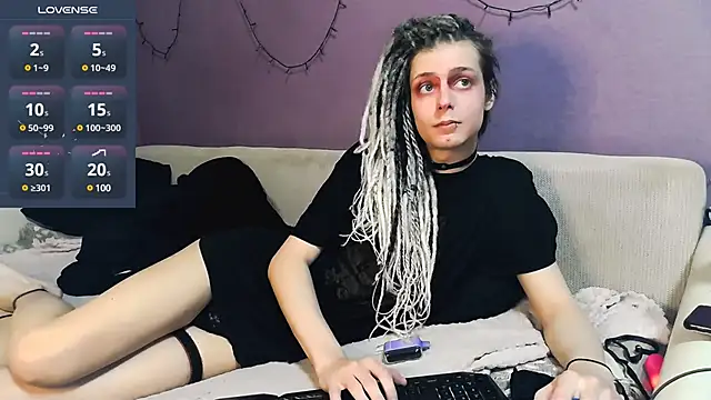 Littlepinkcat online show from 03.12.25