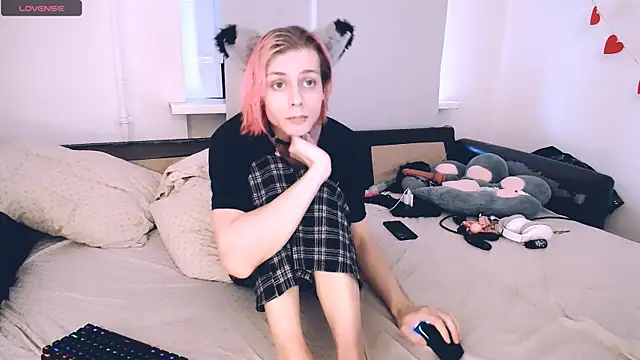 Littlepinkcat online show from 04.06.26