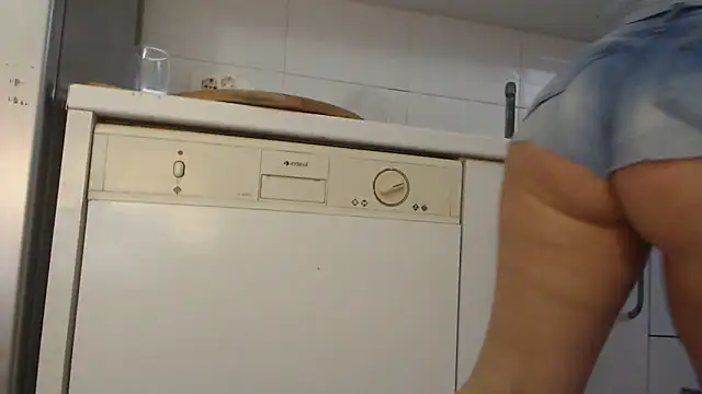 AnnaBellaLuckyXOXO online show from 03.23.25