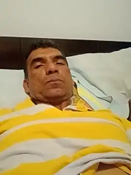 Snapshot of Daddy1972 chatting on 12.11.24 Daddy1972 online show from 12.11.24