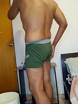 Snapshot of Daddy1972 chatting on 01.03.25 Daddy1972 online show from 01.03.25