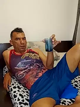 Snapshot of Daddy1972 chatting on 02.08.25 Daddy1972 online show from 02.08.25