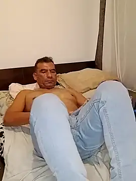 Snapshot of Daddy1972 chatting on 02.13.25 Daddy1972 online show from 02.13.25