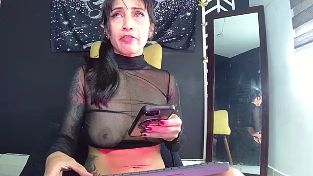 EvangelineCors online show from 04.18.26