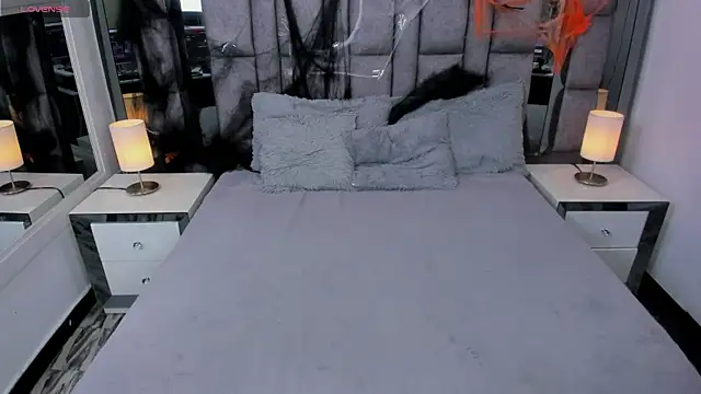 EMMAHILL1 online show from 10.31.25