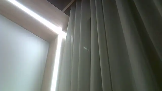 Skinny-Kitten online show from 11.20.25