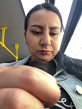 Abril Luv online show from 02.27.25